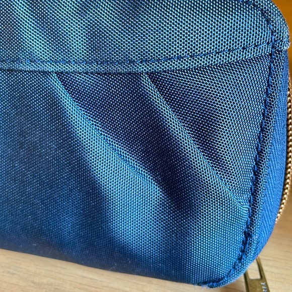 Travelon Ladies Wallet - Picture 2 of 10